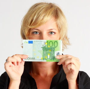 en matière de rémunération, les blondes sont mieux loties que leurs collègues.
