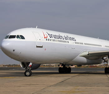 un avion de brussels airlines.