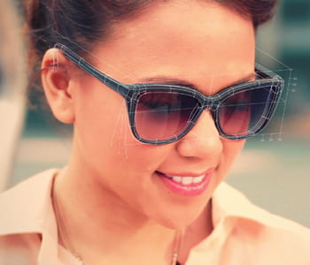 des lunettes parfaitement adaptées à la forme de son visage, c'est pour bientôt