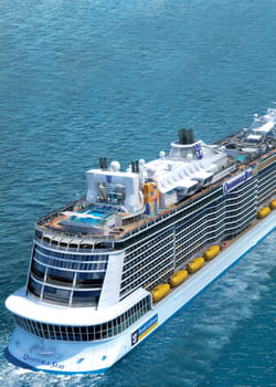 le quantum of the seas compte 2 090 cabines et suites.