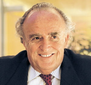 henri lachamann est président du conseil de surveillance de schneider electric.