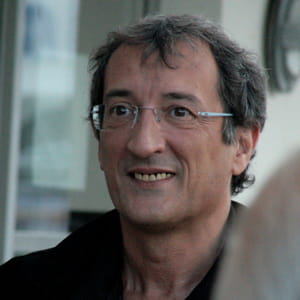 françois lamy vient de faire une demande pour louer un deux-pièces.