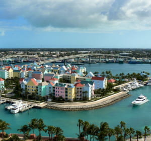 la france a exporté pour 890,88 millions d'euros aux bahamas en 2010.