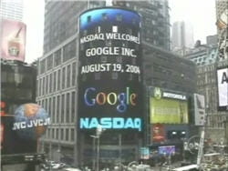 time square (new york) le jour de l'ipo de google, le 19 août 2004.