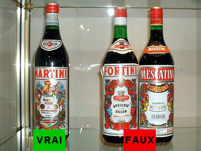 une bouteille de martini et deux imitations.