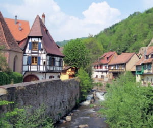 une vue de kaysersberg, en alsace.
