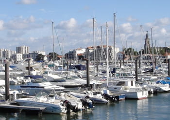 le port d'arcachon est un des plus importants de france.