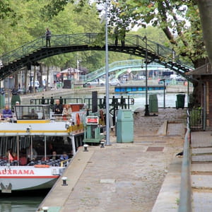 le canal saint-martin, à paris.