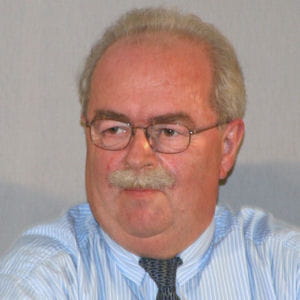 il est surnommé 'big moustache' en interne.
