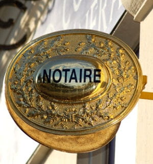 l'enseigne d'une étude notariale.