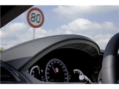 technologie de lecture des panneaux de la route