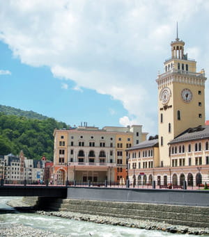la station de ski de rosa khutor, à 1 100 mètres d'altitude, est fortement