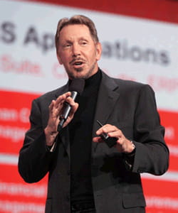 larry ellison semble à l'aise dans ses fonctions.