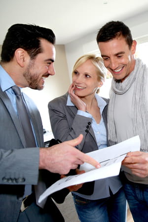 quand les prix baissent, confier sa vente à un agent qui surestime son bien,