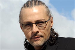 jean-baptiste descroix-vernier perçoit sa rémunération via sa holding.