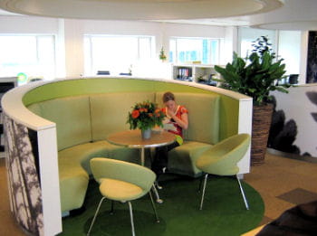 les nacelles, ancrées sur les open-spaces de bp à rotterdam.