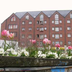 un immeuble, à maubeuge.