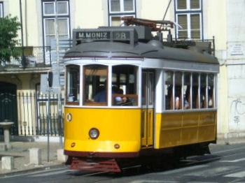 emmenez vos équipes faire un tour de lisbonne dans ses mythiques tramways.