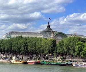 le grand palais, dans le 8e arrondissement.