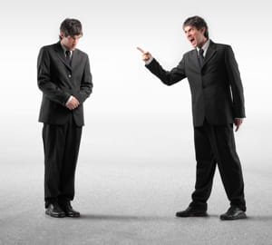 dans une conversation, la personne dominée imite l'autre.