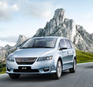 le e6 du constructeur chinois byd est idéal pour les chauffeurs de taxis grâce à