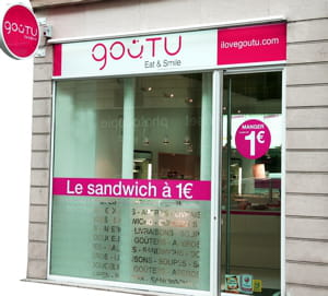 l'enseigne commande son pain en espagne.