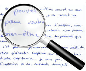 exemple d'écriture alternant typographie et calligraphie.