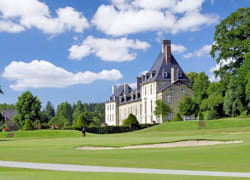 le domaine des ormes emploie 97 personnes et 266 saisonniers.