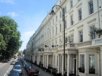 un quartier résidentiel à londres.
