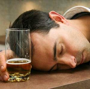 a se noyer dans le travail, on risque de se noyer dans l'alcool.