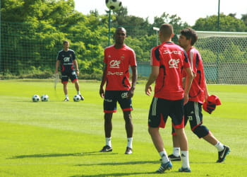 l'équipe de france de football à l'entraînement à clairefontaine.