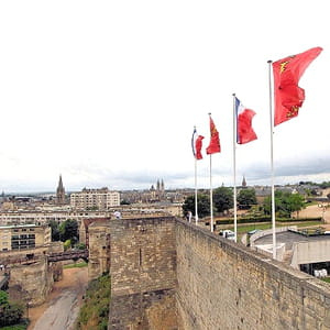 caen, la ville aux cent clochers.