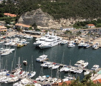 le port de bonifacio.