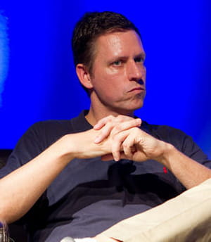 peter thiel (co-fondateur de paypal) est l'un des fondateurs de palantir.