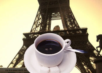 a paris, les touristes dopent le prix du café.