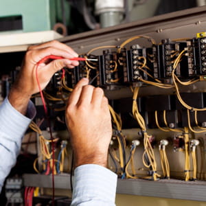 les électriciens bénéficient du marché des énergies alternatives.