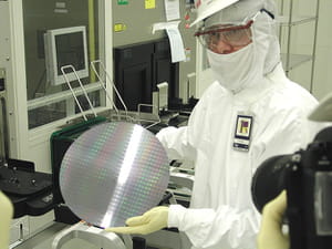 spécialisé dans la fabrication de processeurs pour pc et serveurs, intel