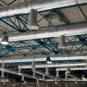 les canalisations apparentes sont réservées aux entrepôts et à bannir des open