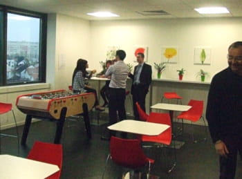 cafétéria dans les locaux d'hitachi data systems france.