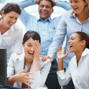 chacun peut contribuer à l'ambiance au travail. vous aussi.