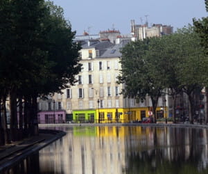 le canal saint-martin, dans le 10e arrondissement.
