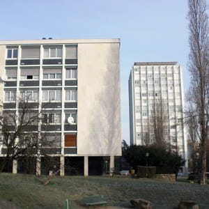 des immeubles, à sarcelles.