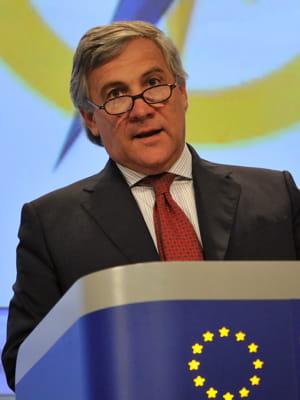 antonio tajani, commissaire européen à l'industrie.