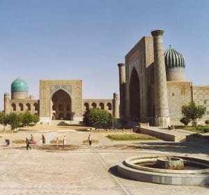 la france a exporté pour 116,37 millions d'euros en ouzbekistan en 2010.