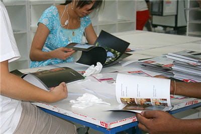 chaque livre est contrôlé à la main