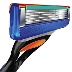 le rasoir gillette fusion est vendu un euro de plus que le mach 3 et compte deux