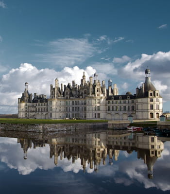 le château de chambord et sa forêt, un décor de prestige pour le cinéma.