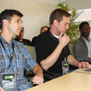 des salariés de surveymonkey, en conférence.