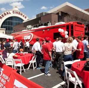 le technoliner est un car dans lequel les clients de cdw ont la possibilité de