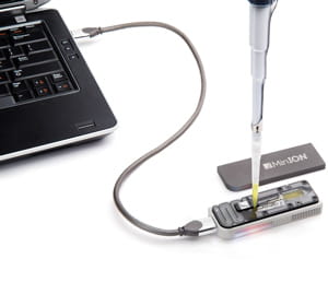 le minion d'oxford nanopore, un séquenceur adn pas plus gros qu'une clé usb